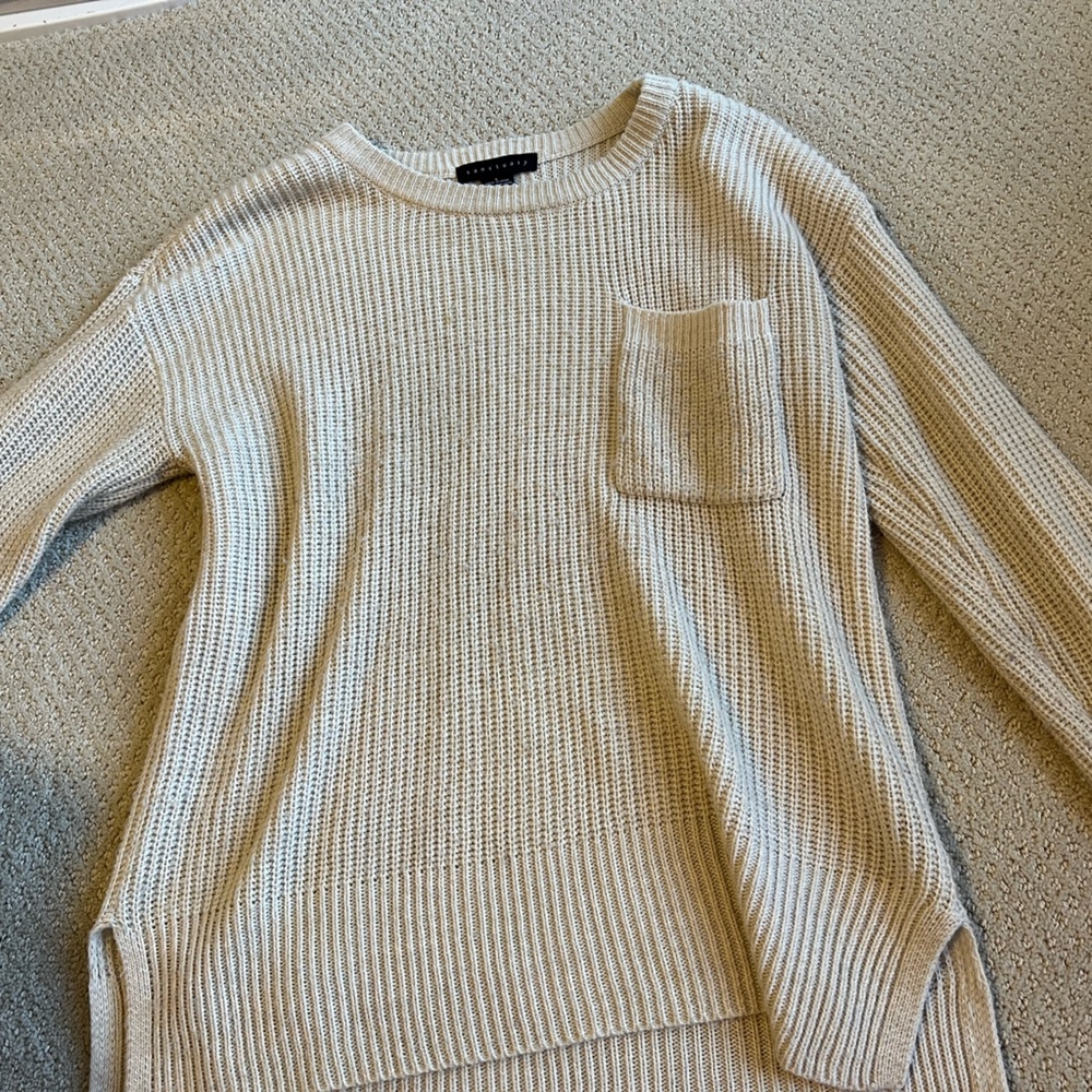 Knitted tan long sleeve sweater with pocket